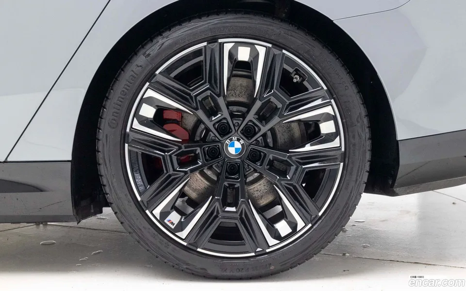 BMW i5 M60 xDrive 2025 — миниатюра 2