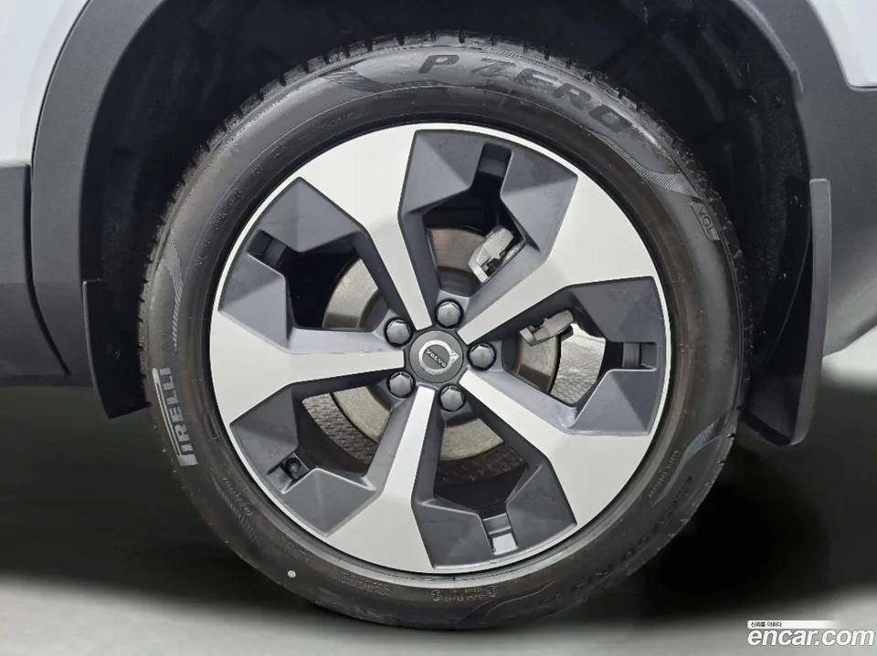 Volvo XC40 B4 2025 — миниатюра 2