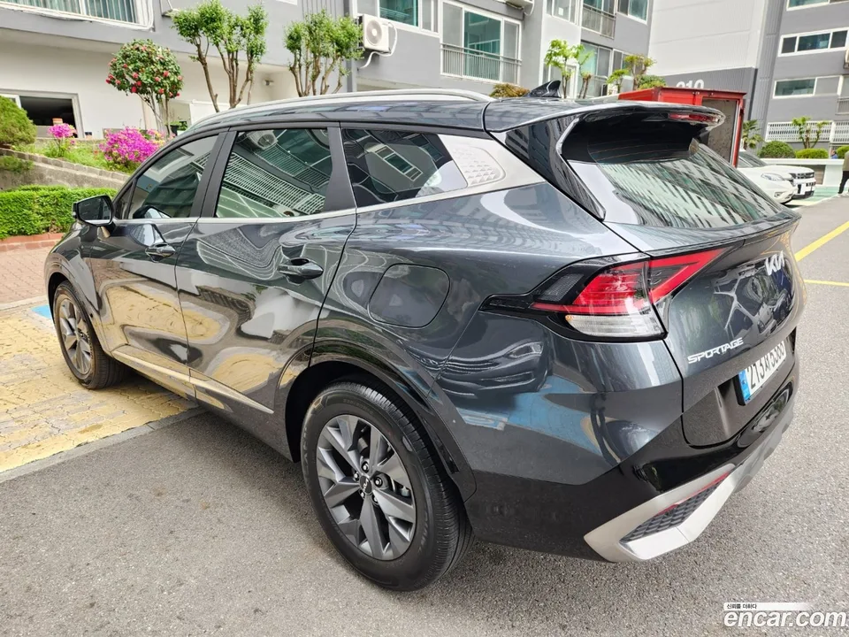 Kia Sportage 1.6 2WD 2023 — миниатюра 3