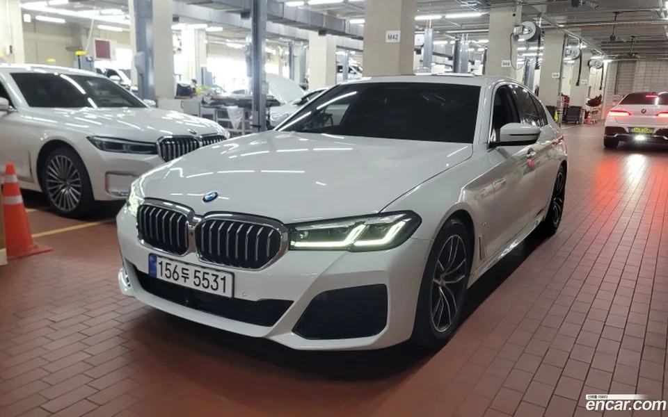 BMW 5 Series 520i M 2023 — миниатюра 2