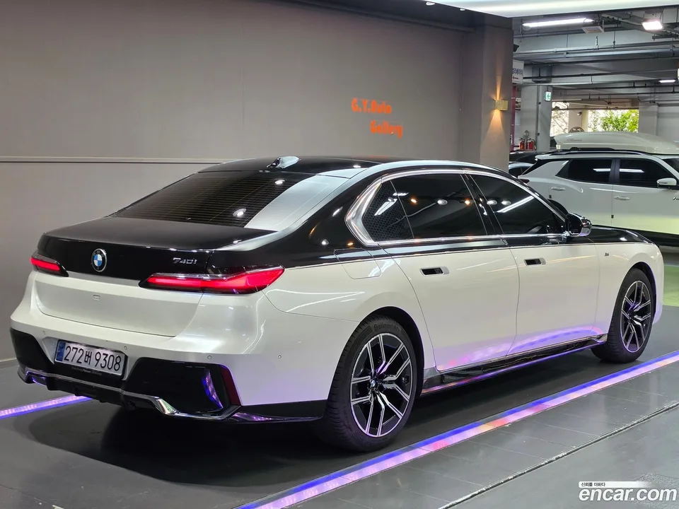BMW 7 Series 740i sDrive M 2023 — миниатюра 3