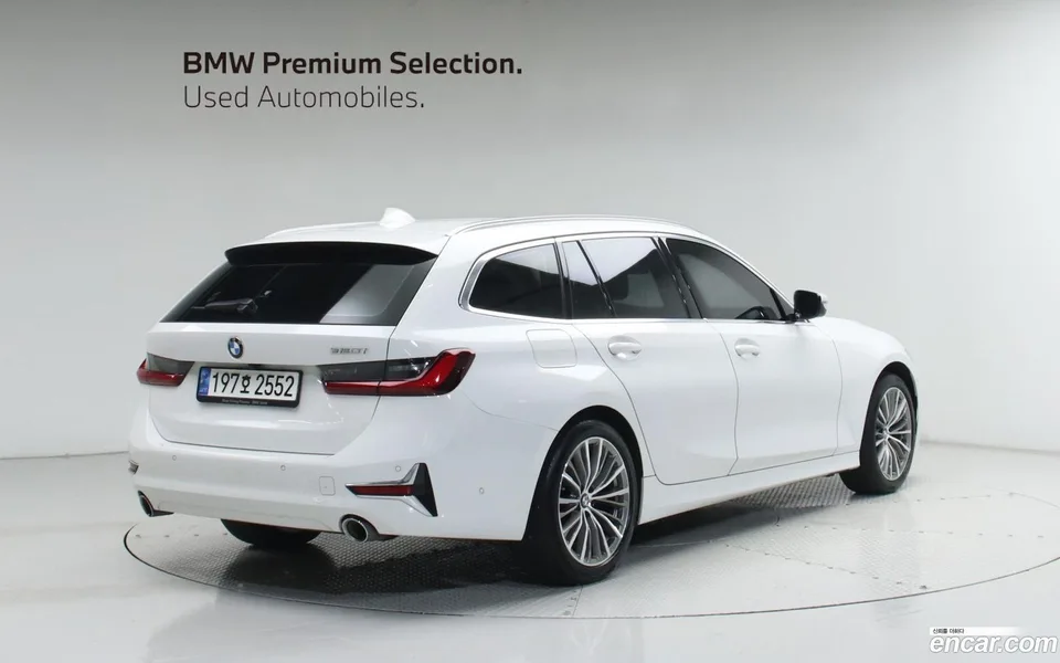 BMW 3 Series 320i 2022 — миниатюра 2