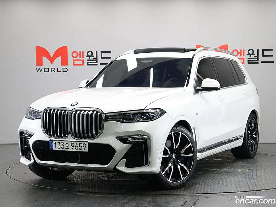 BMW X7 xDrive 40i M 6 2022 — фото 1, купить с доставкой в Москву