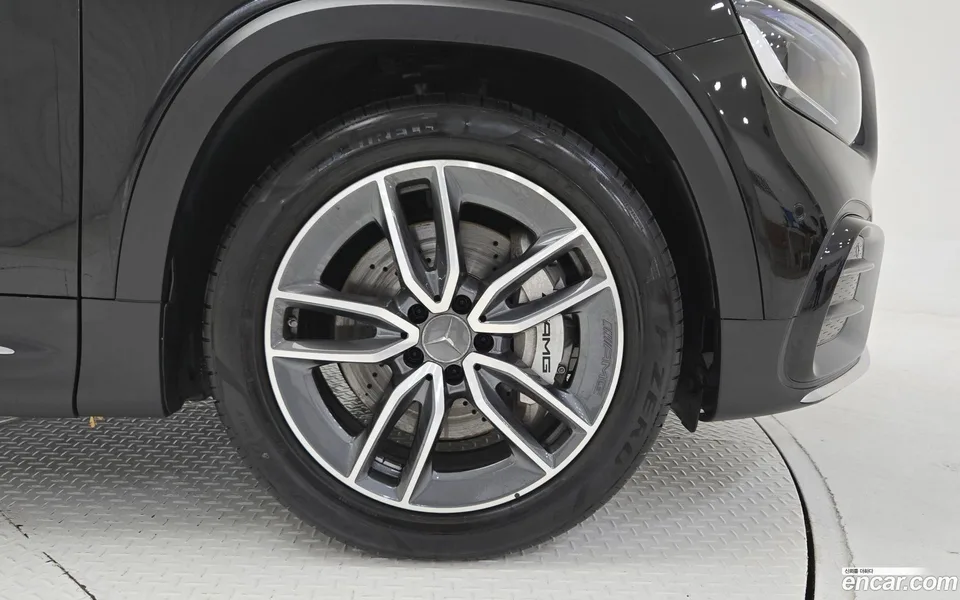Mercedes-Benz GLB-Class AMG GLB35 4MATIC 2025 — миниатюра 2