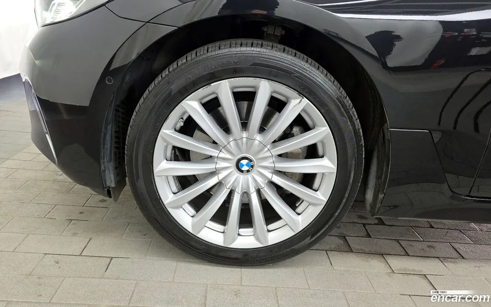 BMW 6 Series GT 630i xDrive 2023 — миниатюра 2