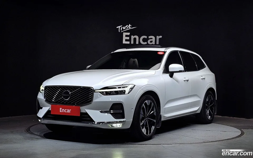 Volvo XC60 B5 2026 — фото 1, купить с доставкой в Москву