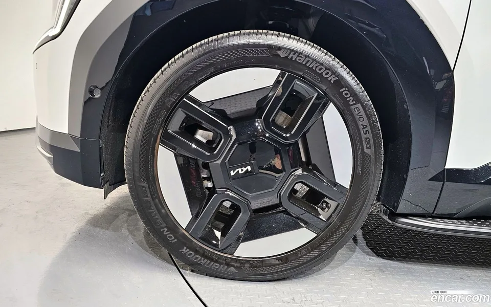 Kia EV9 4WD 2023 — миниатюра 2