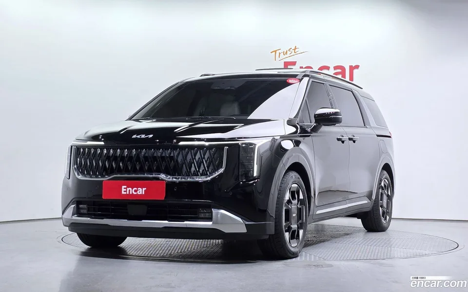 Kia Carnival HEV 9 2025 — фото 1, купить с доставкой в Москву