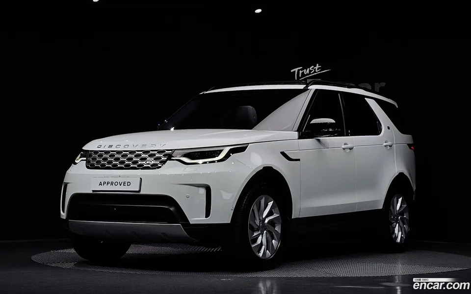 Land Rover Discovery 2.0 P300 S 2025 — фото 1, купить с доставкой в Москву