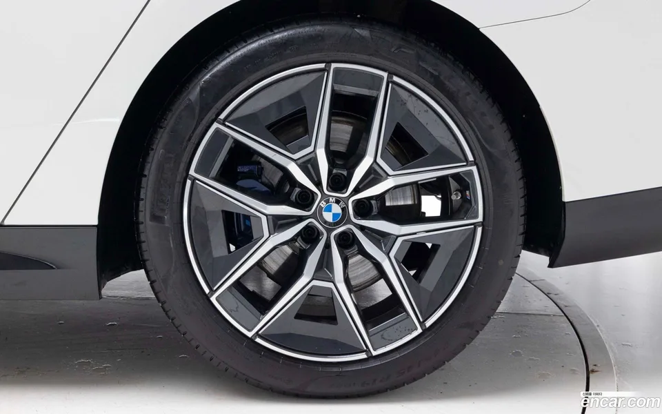 BMW 5 Series 523d M 2025 — миниатюра 2