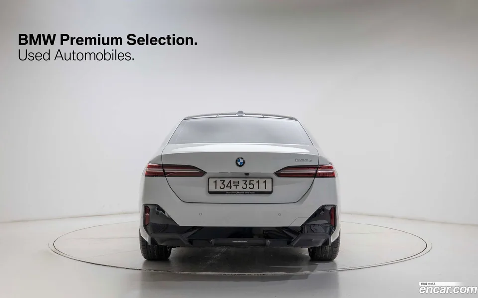 BMW 5 Series 523d M 2025 — миниатюра 3