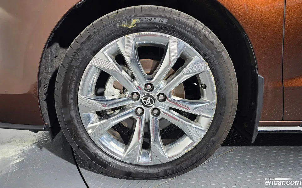 Toyota Sienna 2.5 2WD 2023 — миниатюра 2