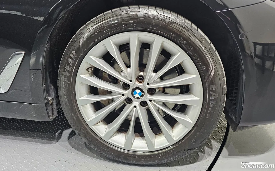 BMW 5 Series 530i xDrive 2022 — миниатюра 2