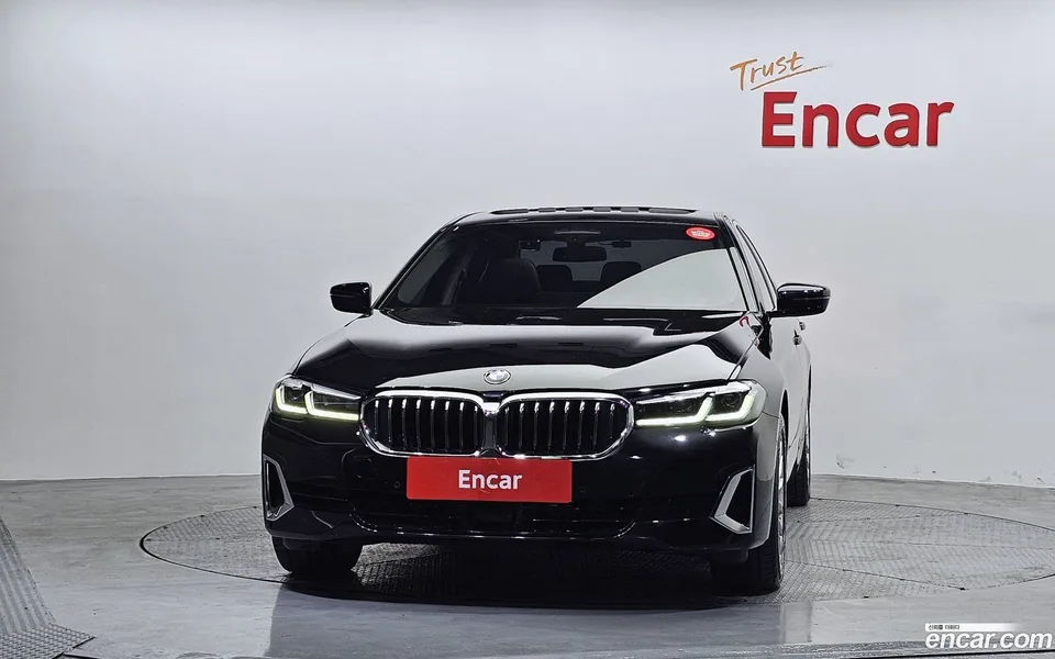 BMW 5 Series 530i xDrive 2022 — миниатюра 3
