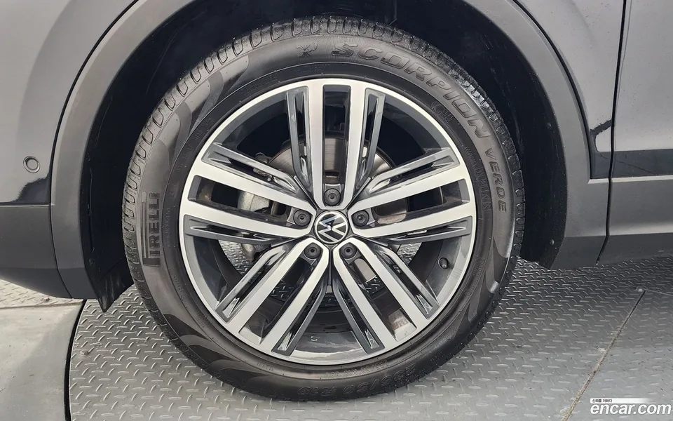 Volkswagen Tiguan 2.0 TDI 2023 — миниатюра 2