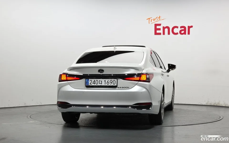Lexus ES 300h 2024 — миниатюра 4