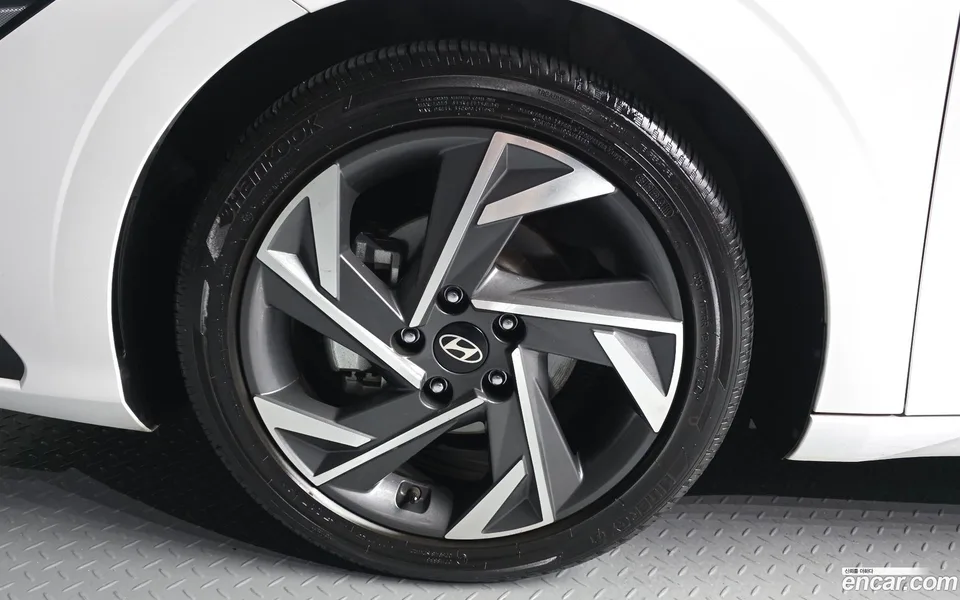 Hyundai Avante CN7 1.6 2024 — миниатюра 2