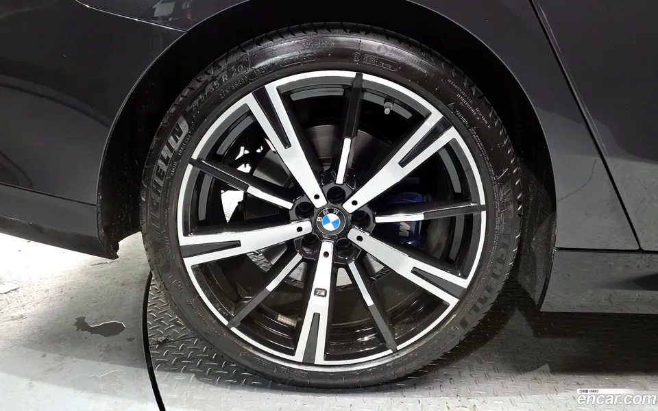 BMW 5 Series 530i xDrive M 2024 — миниатюра 2