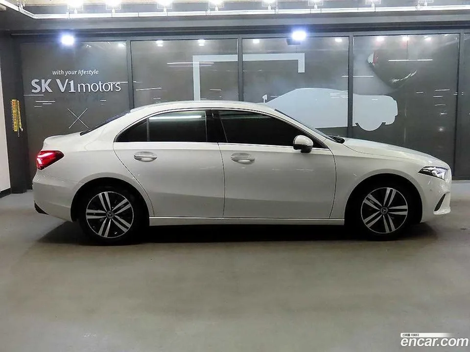 Mercedes-Benz A-Class A220 2022 — миниатюра 3