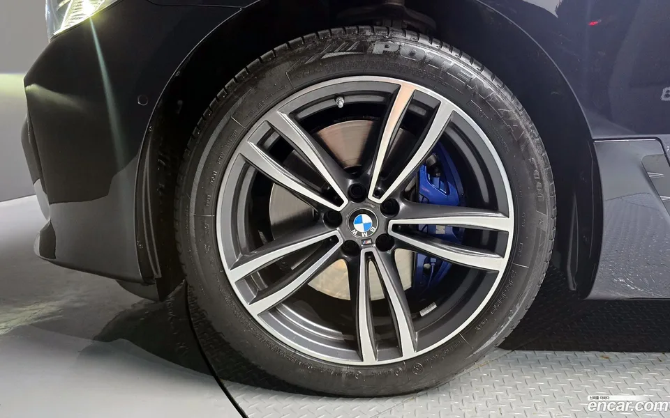 BMW 6 Series GT 620d xDrive M 2023 — миниатюра 2