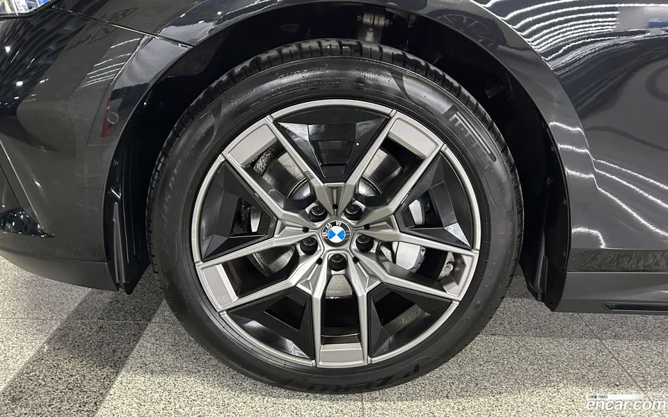 BMW 5 Series 530i xDrive 2025 — миниатюра 2