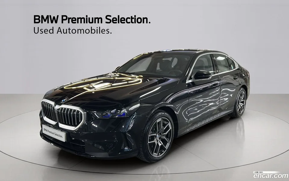 BMW 5 Series 530i xDrive 2025 — фото 1, купить с доставкой в Москву