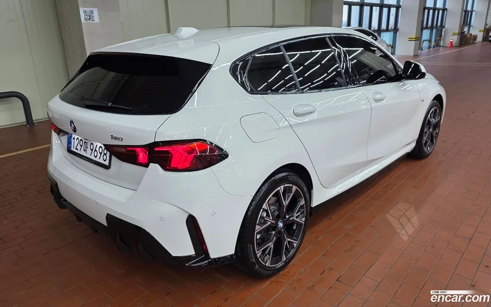 BMW 1 Series 120 M 2025 — миниатюра 2