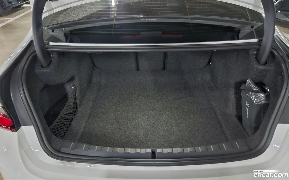 BMW 3 Series 320i 2025 — миниатюра 2