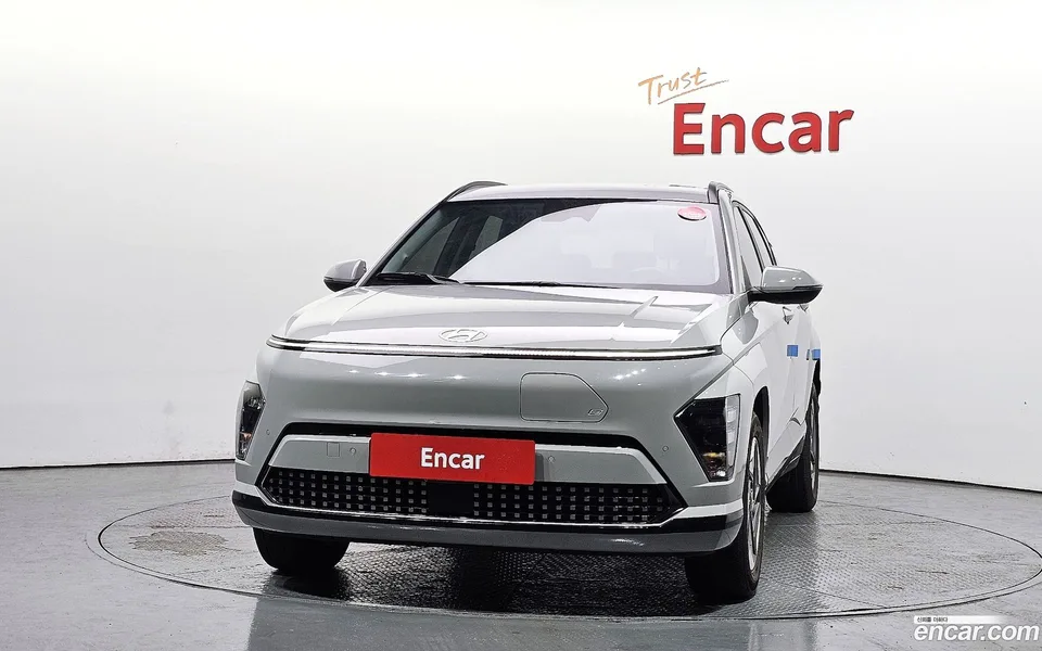 Hyundai Kona Electric 2023 — миниатюра 3