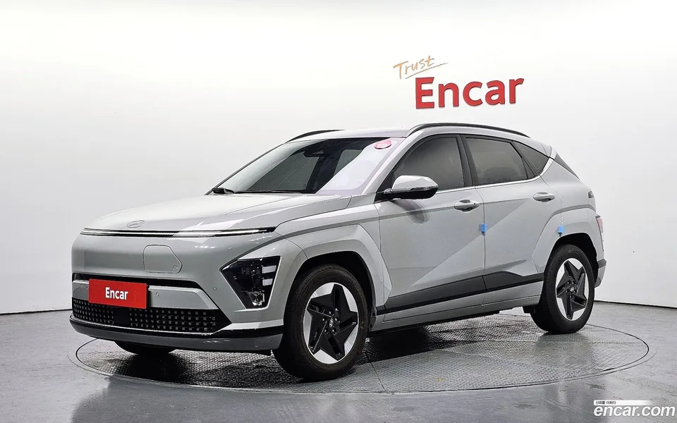 Hyundai Kona Electric 2023 — фото 1, купить с доставкой в Москву