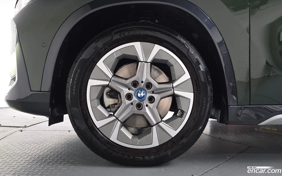 BMW iX1 xDrive 30 xLine 2024 — миниатюра 2