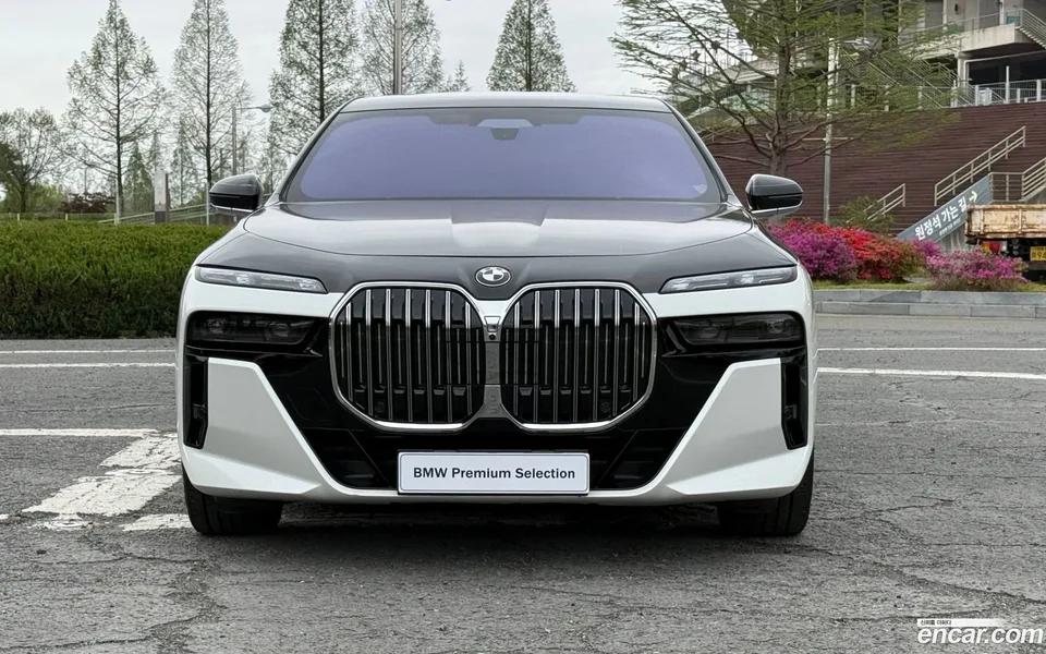 BMW 7 Series 740i xDrive M 2024 — миниатюра 3