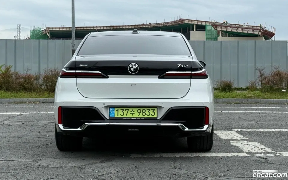 BMW 7 Series 740i xDrive M 2024 — миниатюра 4