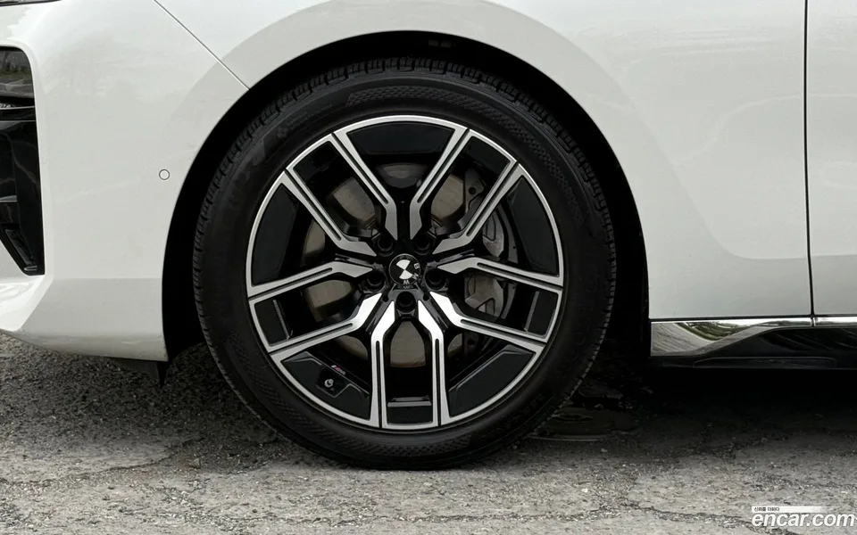 BMW 7 Series 740i xDrive M 2024 — миниатюра 5