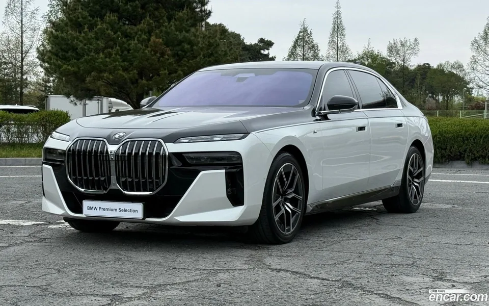 BMW 7 Series 740i xDrive M 2024 — фото 1, купить с доставкой в Москву