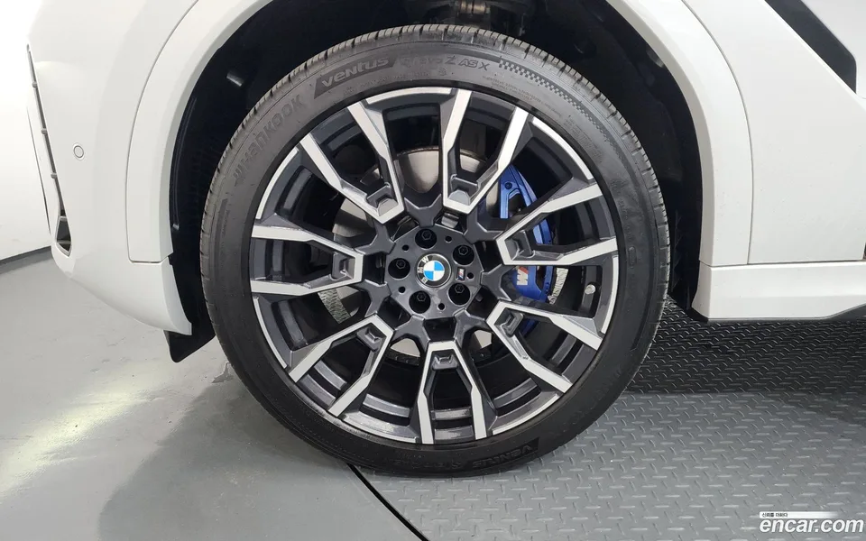 BMW X6 xDrive40i M 2023 — миниатюра 2