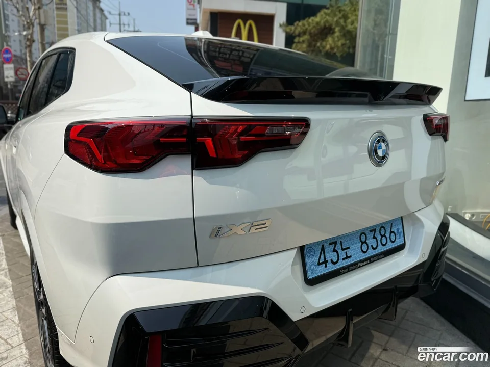 BMW iX2 eDrive 20 M 2026 — миниатюра 2