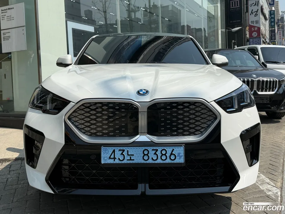 BMW iX2 eDrive 20 M 2026 — фото 1, купить с доставкой в Москву