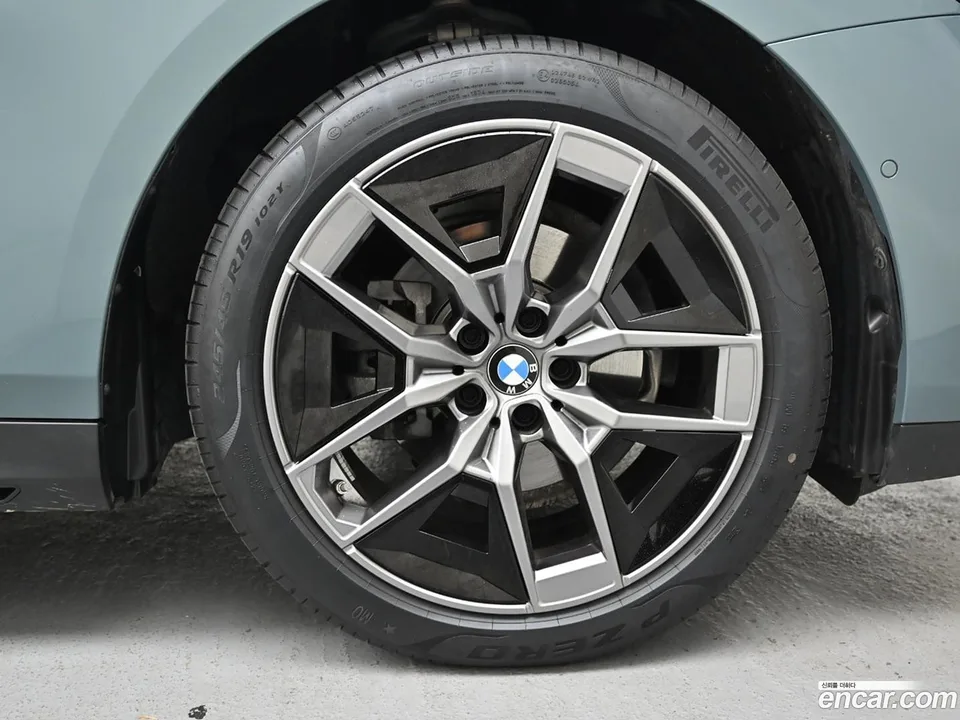 BMW 5 Series 520i 2025 — миниатюра 5
