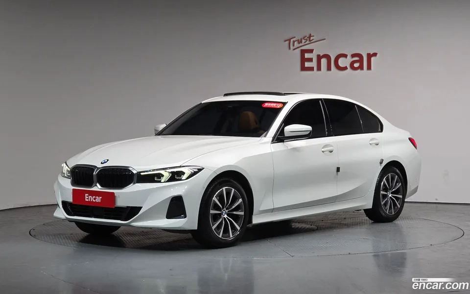 BMW 3 Series 320i 2023 — фото 1, купить с доставкой в Москву