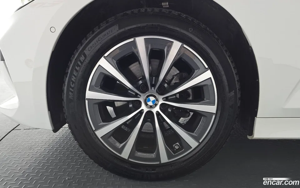BMW 3 Series 320i 2023 — миниатюра 2