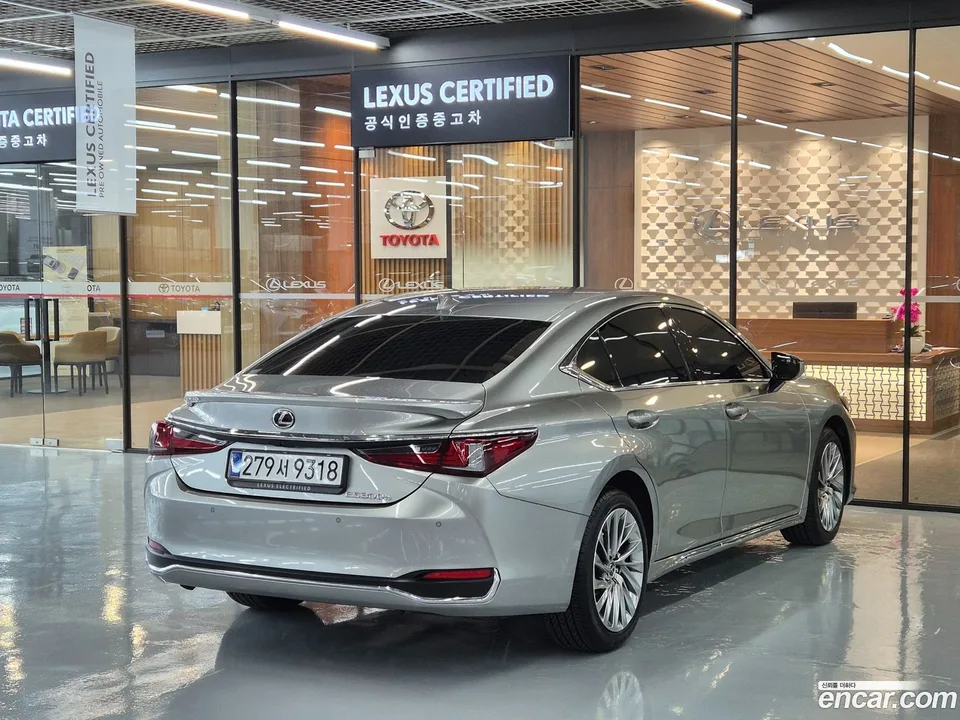 Lexus ES 300h 2025 — миниатюра 2