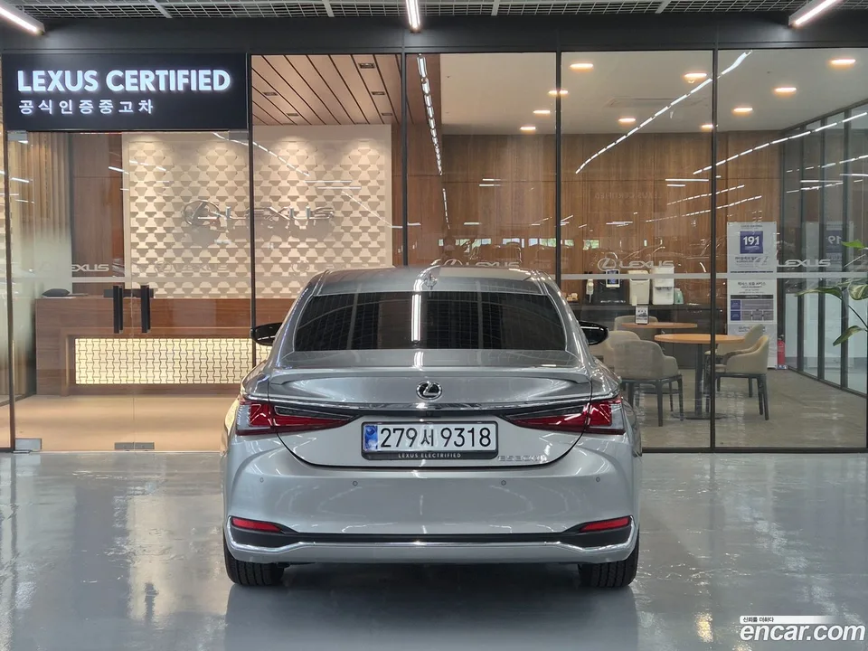 Lexus ES 300h 2025 — миниатюра 4