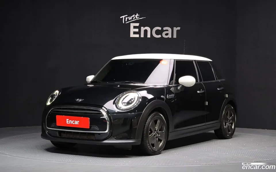 MINI Cooper 5 2022 — фото 1, купить с доставкой в Москву