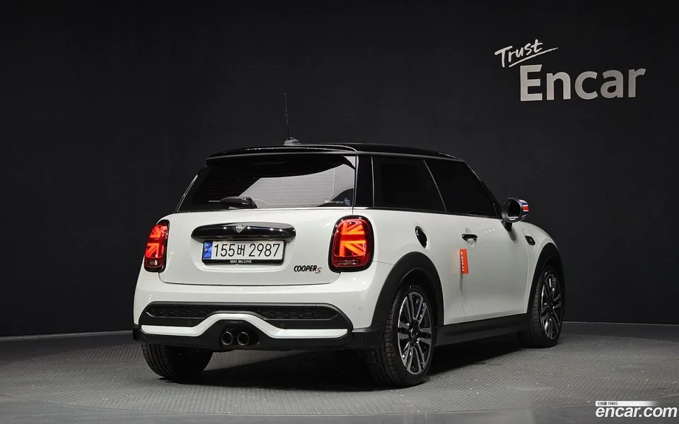 MINI Cooper S 2023 — фото 1, купить с доставкой в Москву
