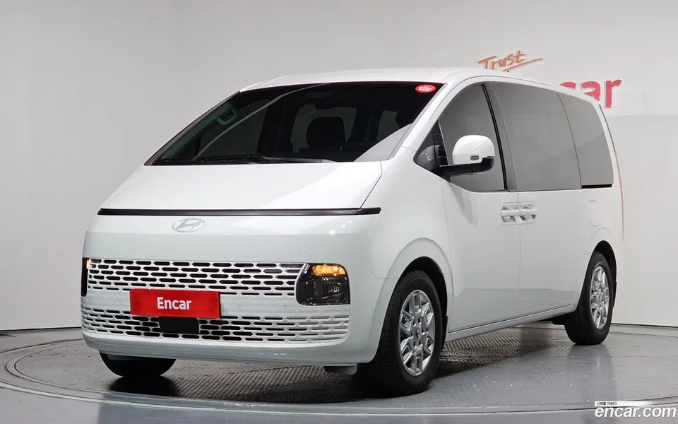 Hyundai Staria 9 2025 — фото 1, купить с доставкой в Москву