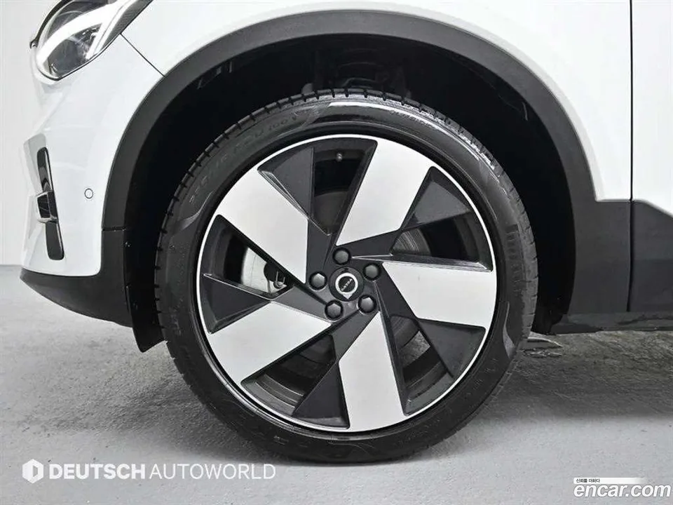 Volvo XC40 Recharge 2024 — миниатюра 2