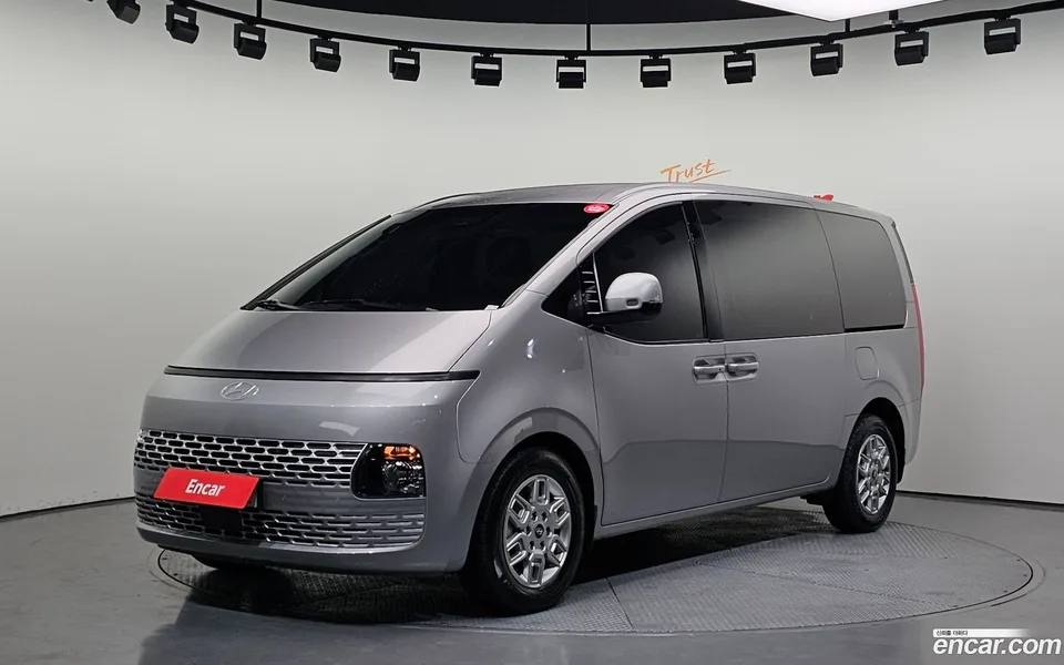 Hyundai Staria 5 2024 — фото 1, купить с доставкой в Москву