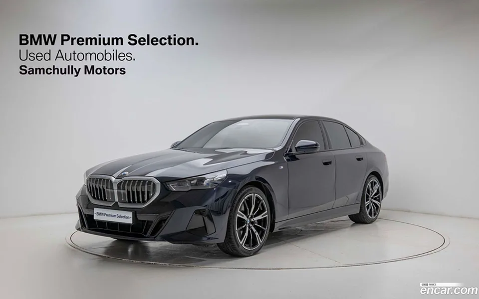 BMW 5 Series 530i xDrive M 2024 — фото 1, купить с доставкой в Москву