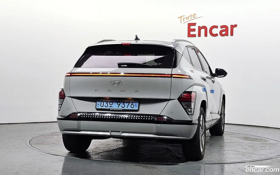 Hyundai Kona Electric 2023 — миниатюра 4